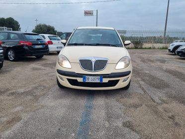 Lancia Ypsilon 1.2 16V Oro