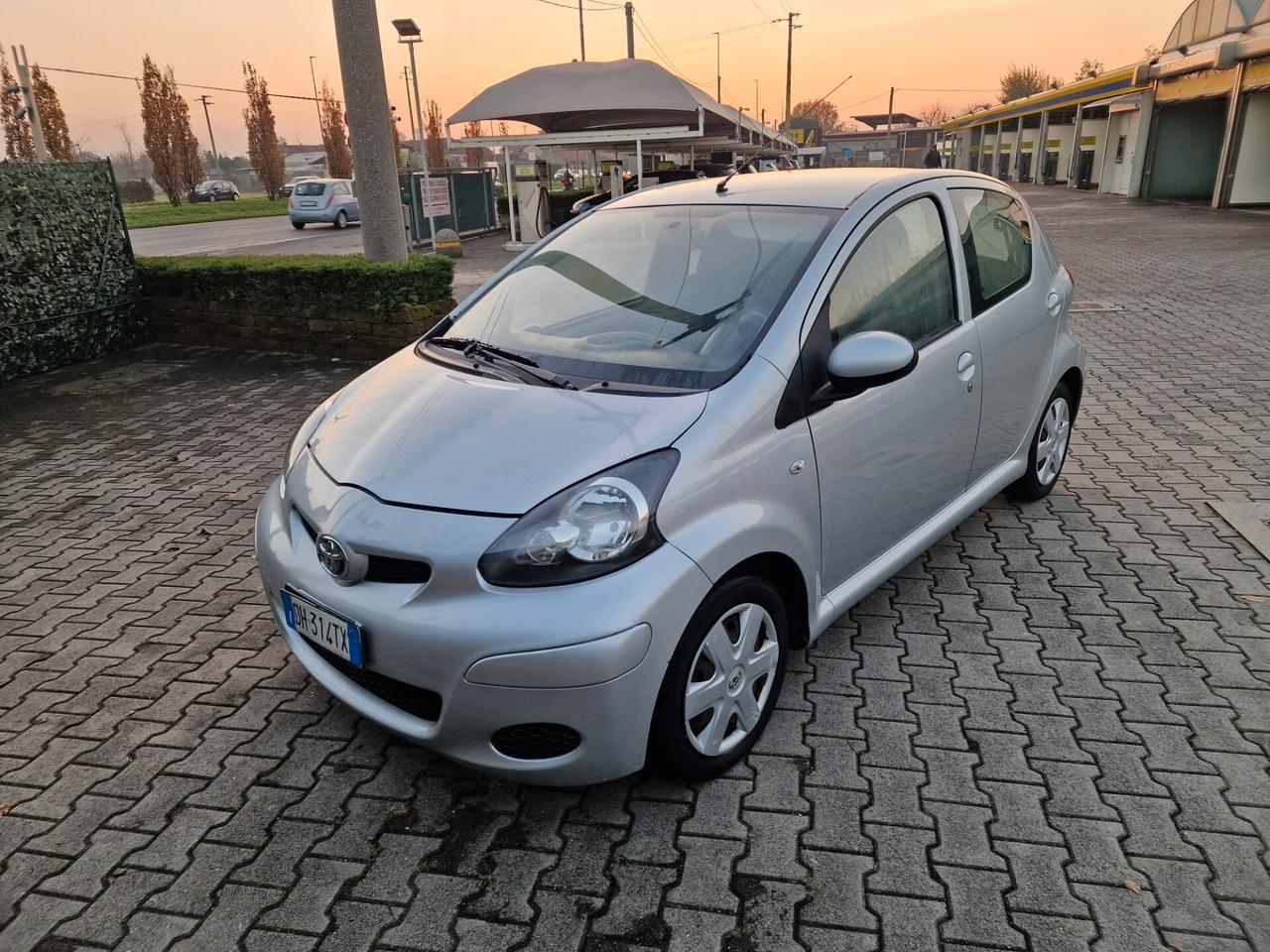 Toyota Aygo 1.0 12V VVT-i 5 porte Sol