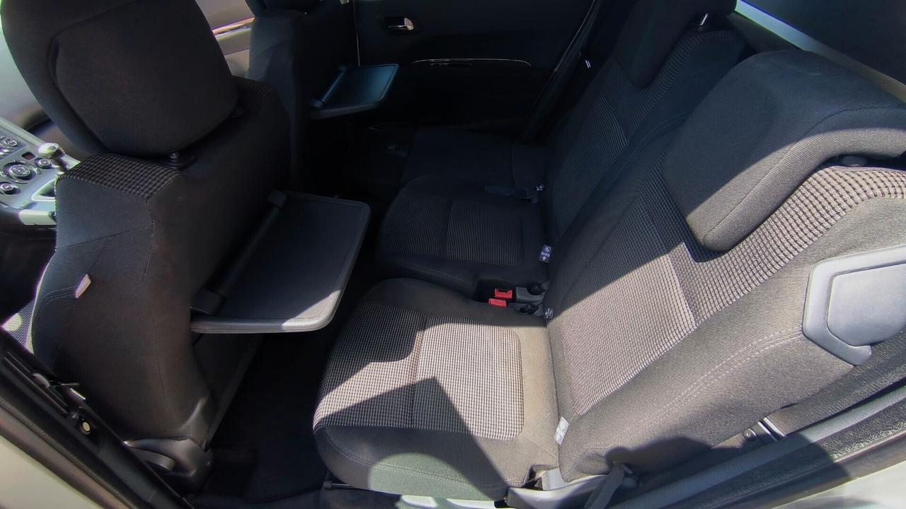 Peugeot 5008 1.6 HDi 110CV - 7 posti