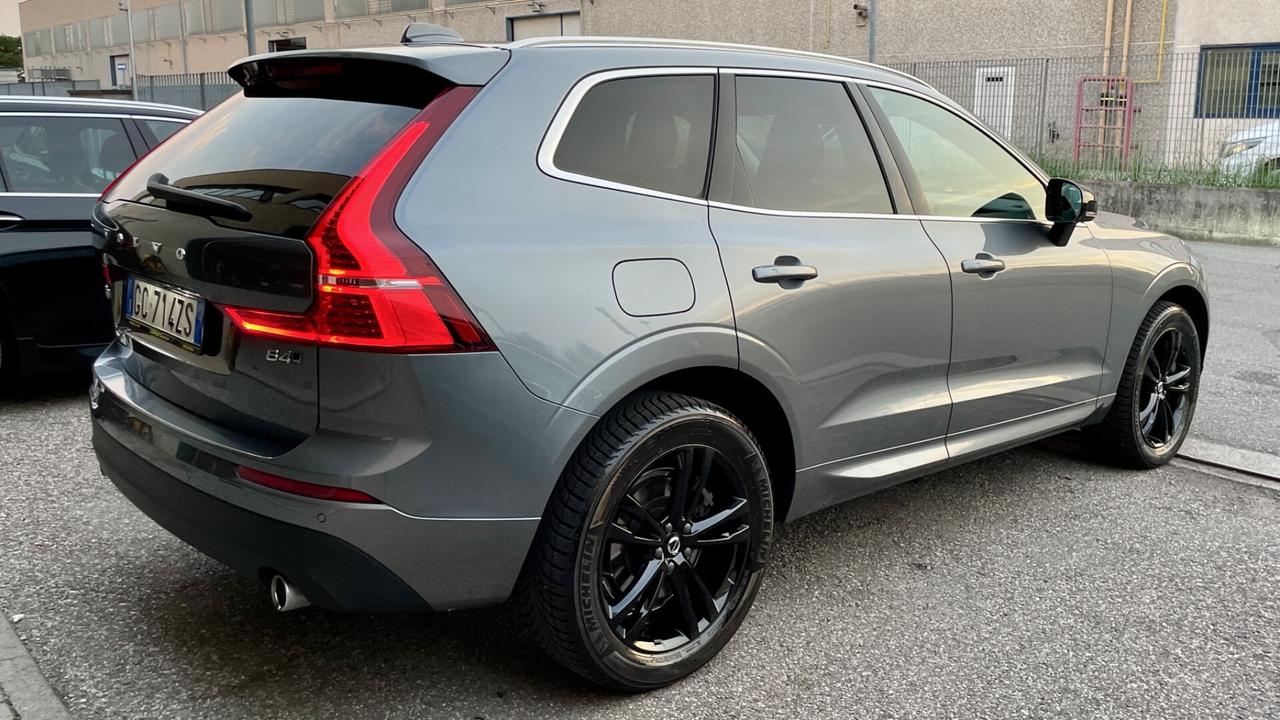 VOLVO XC60 B4 AWD 2.0 GEARTRONIC MOMENTUM PRO 197CV - FULL LED, SEDILI ELETTRICI, CARPLAY