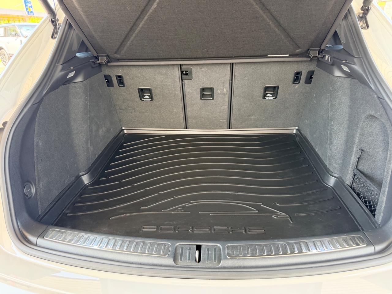Porsche Macan 2.0 i 265cv open edition colore gesso