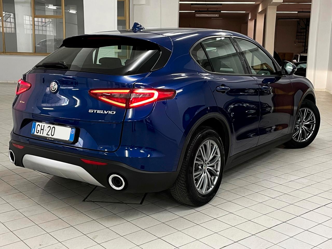 Alfa Romeo Stelvio 2.2 TD 190 CV BUSINESS RETROCAMERA RUOTINO SENSORI ANTERIORI E POSTERIORI