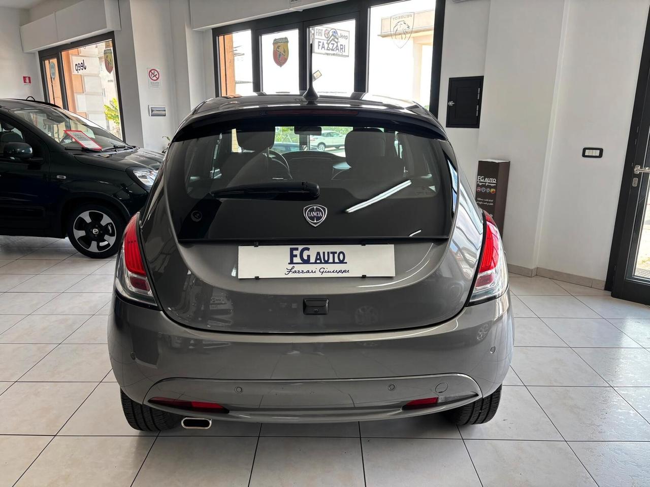 Lancia Ypsilon 1.0 FireFly 5 porte S&S Hybrid Platino