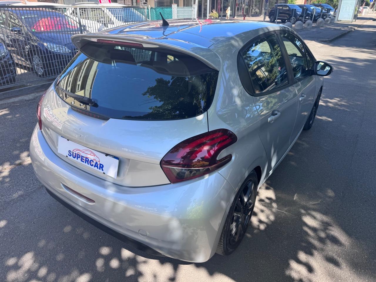 Peugeot 208 1.2 benzina neopaten garanzia 12 mesi