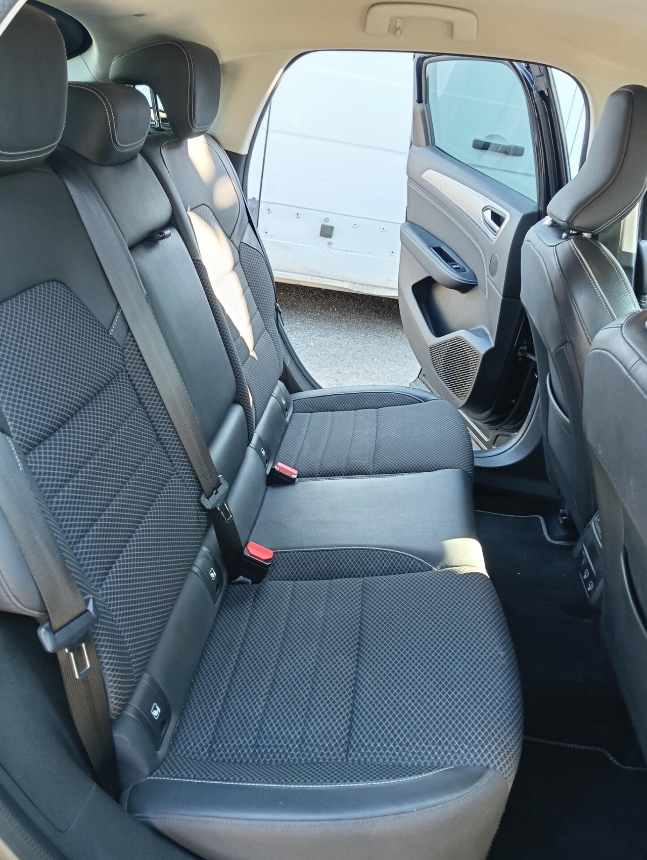 Renault Arkana Hybrid E-Tech 145 CV R.S. Line