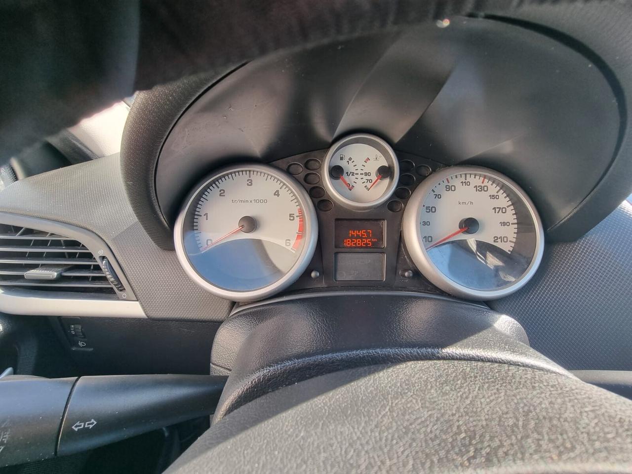 Peugeot 207 1.4 HDi 70CV 5p. XT