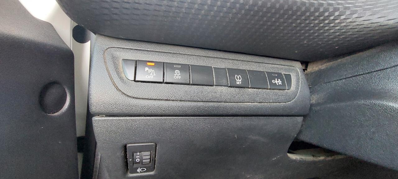 PEUGEOT 2008 1,2 BENZINA GIUDABILE DA NEOPATENTATI TELEFONO NAVIGATORE IMPECCABILE