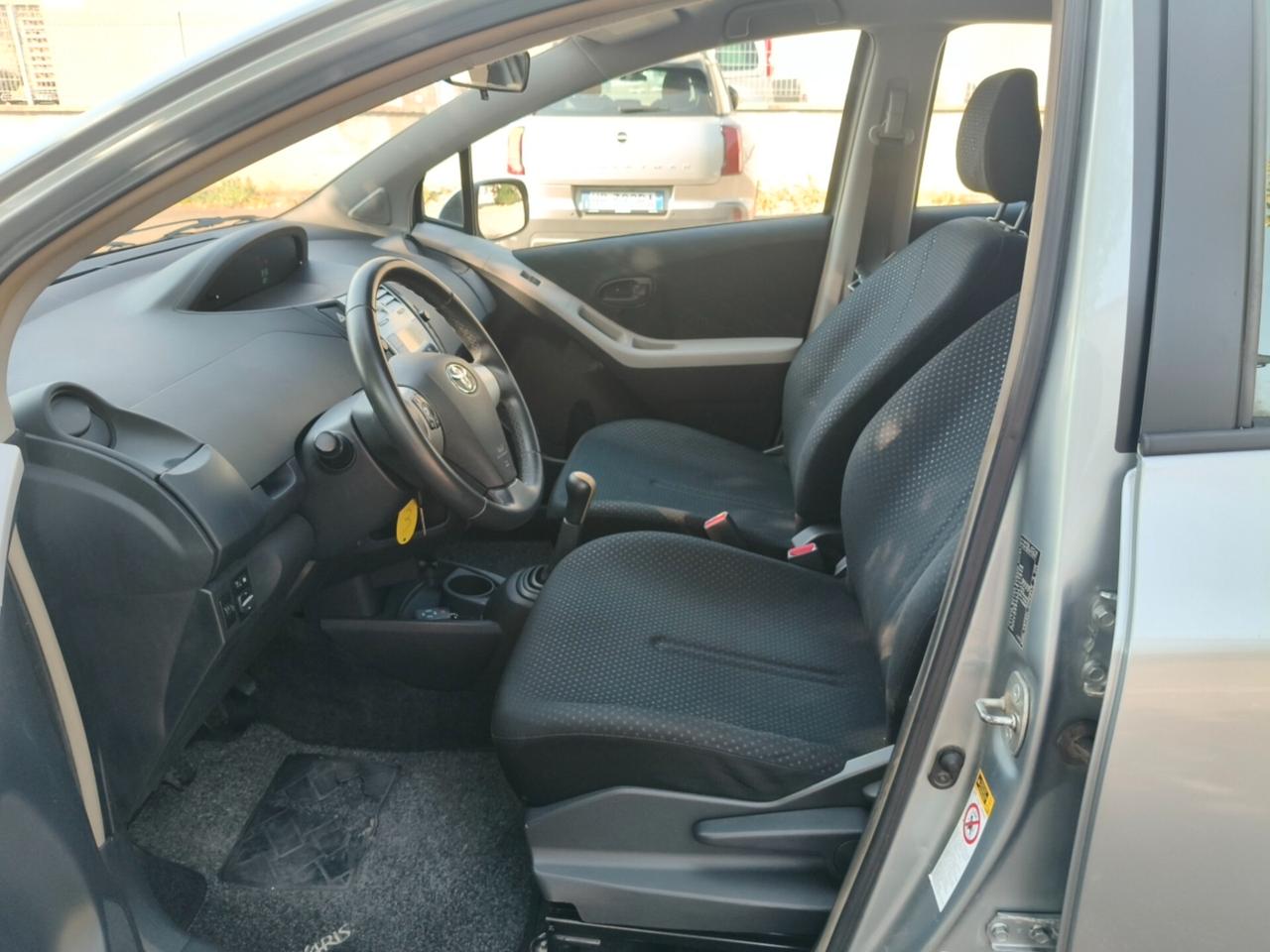 Toyota Yaris 1.0 5 porte SOLAMENTE 119.000 KM