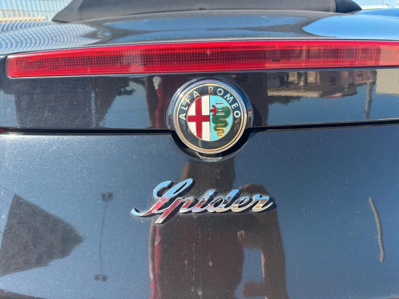 Alfa Romeo Spider 1750 TBi