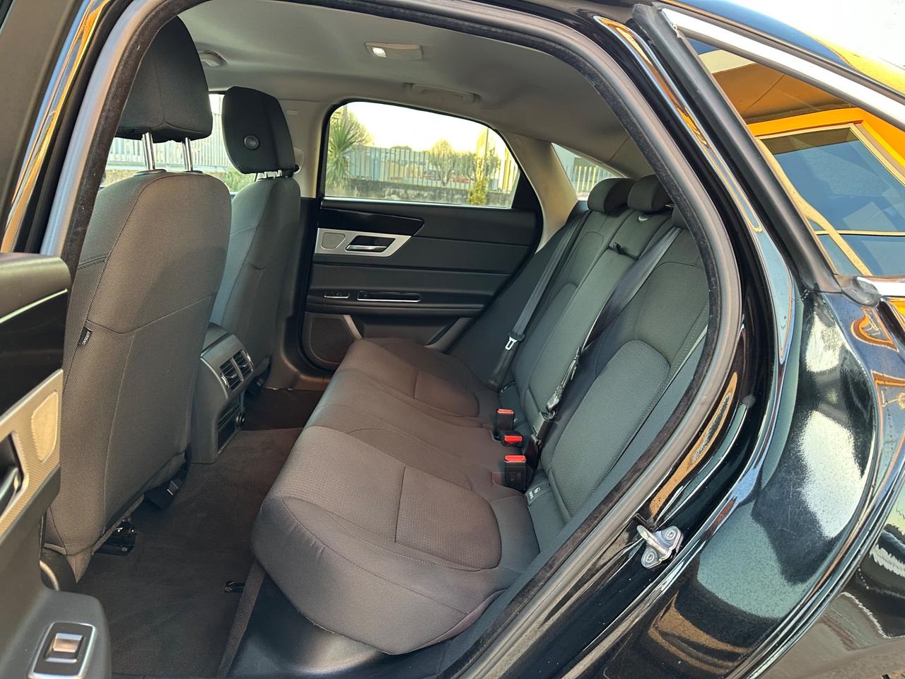 Jaguar XF 2.0 D 180 CV aut. Pure