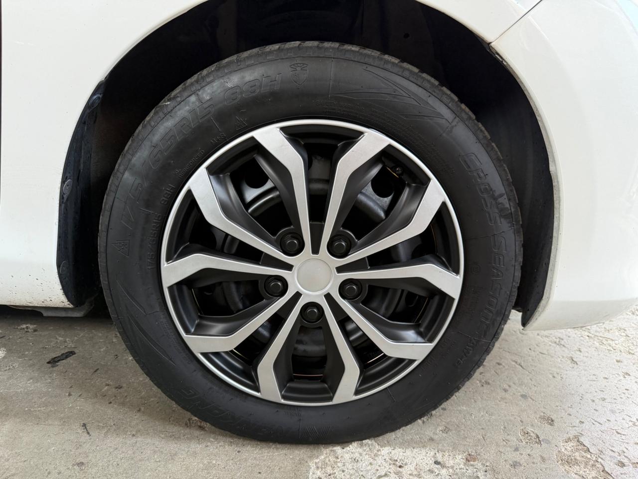 Toyota Yaris 1.0 5 porte Lounge UNICO PROPRIETARIO