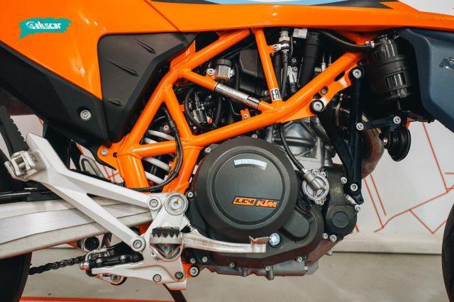 KTM 690 SMC KTM 690 SMC R
