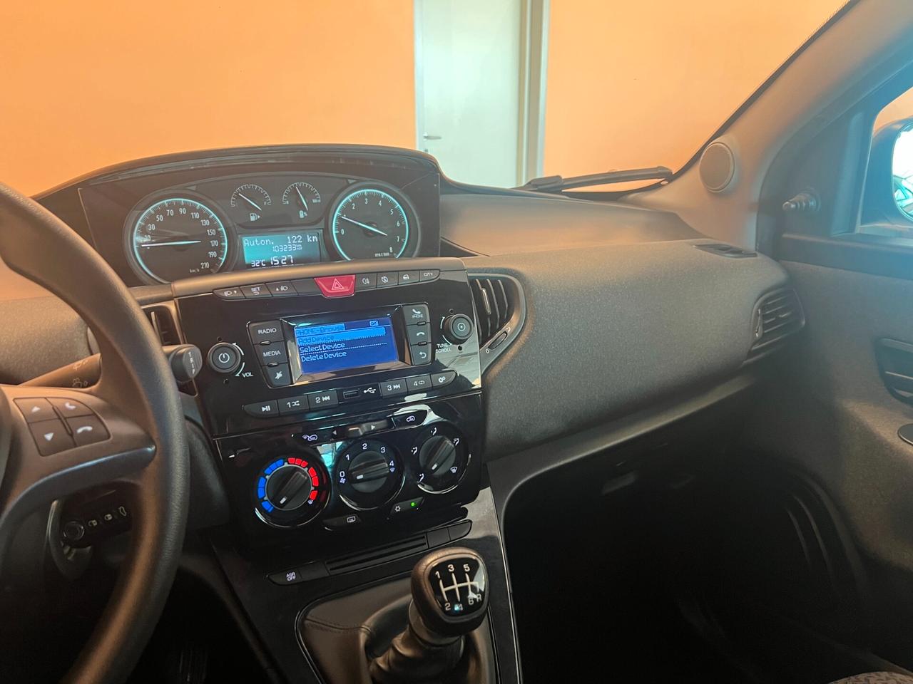 Lancia Ypsilon 1.0 FireFly 5 porte S&S Hybrid Silver