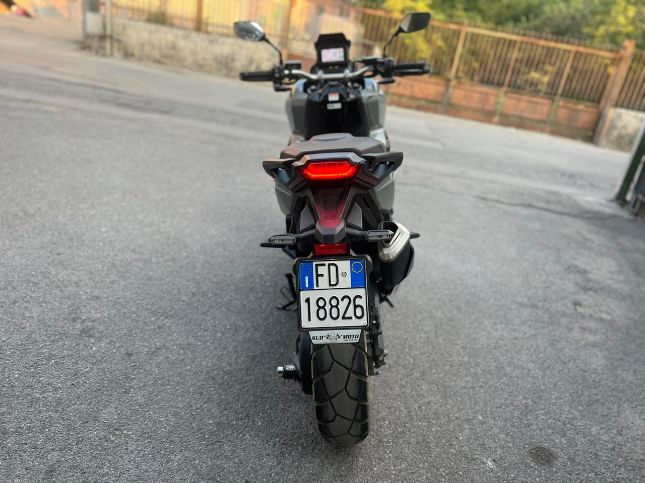 HONDA X ADV 750 NUOVOO 5 MILA KM POSSIBILITà PERMUTAA