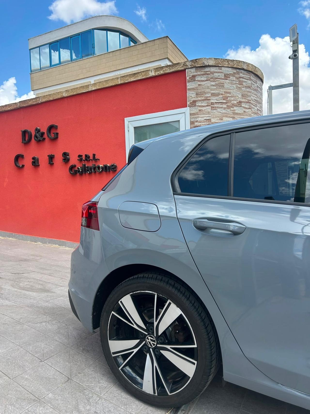 Volkswagen Golf VIII 2.0 TDI 150 CV DSG -2020 18"/LED