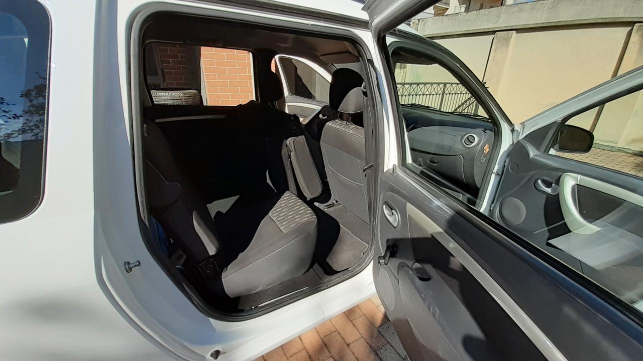 Dacia trasporto disabili pianale ribassato