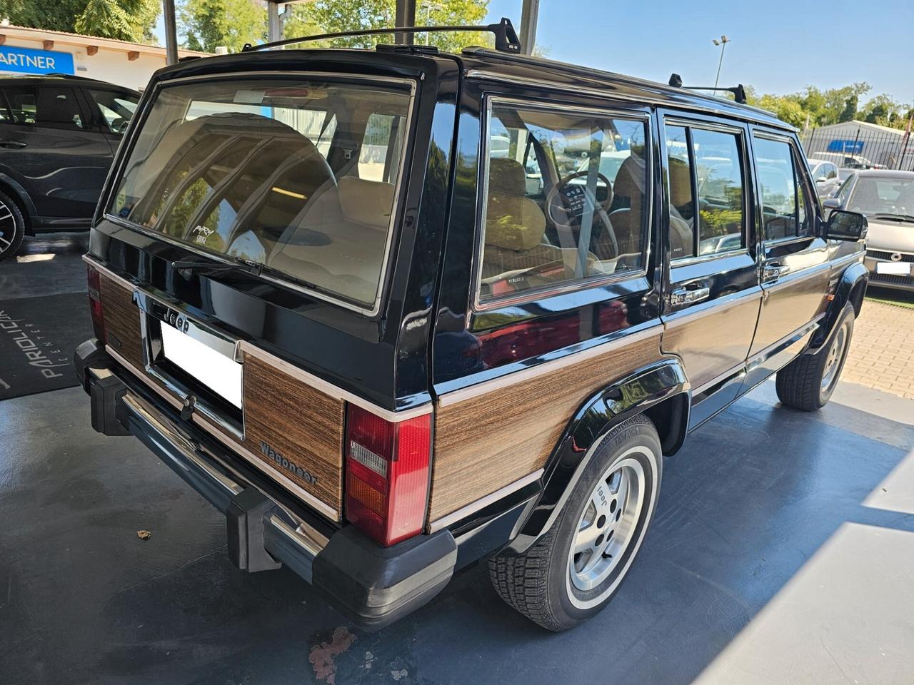 Jeep Wagoneer Cherokee