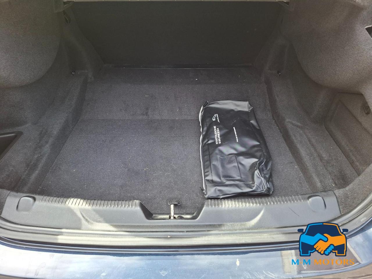 Jaguar XE Berlina XE 2.0d i4 Prestige Business edition 180cv auto my18