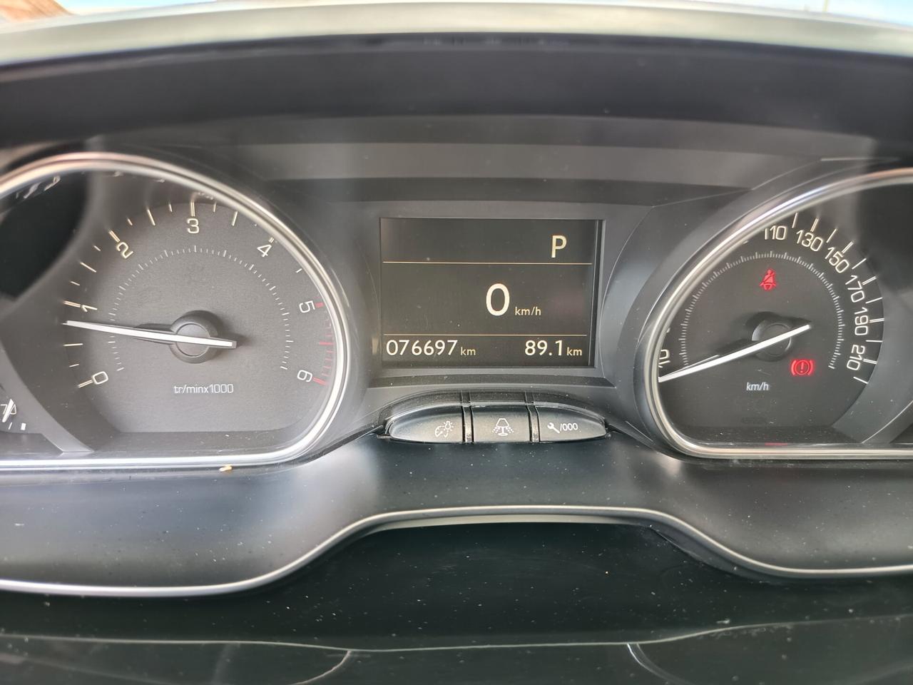 Peugeot 2008 BlueHDi 120 EAT6 S&S Allure