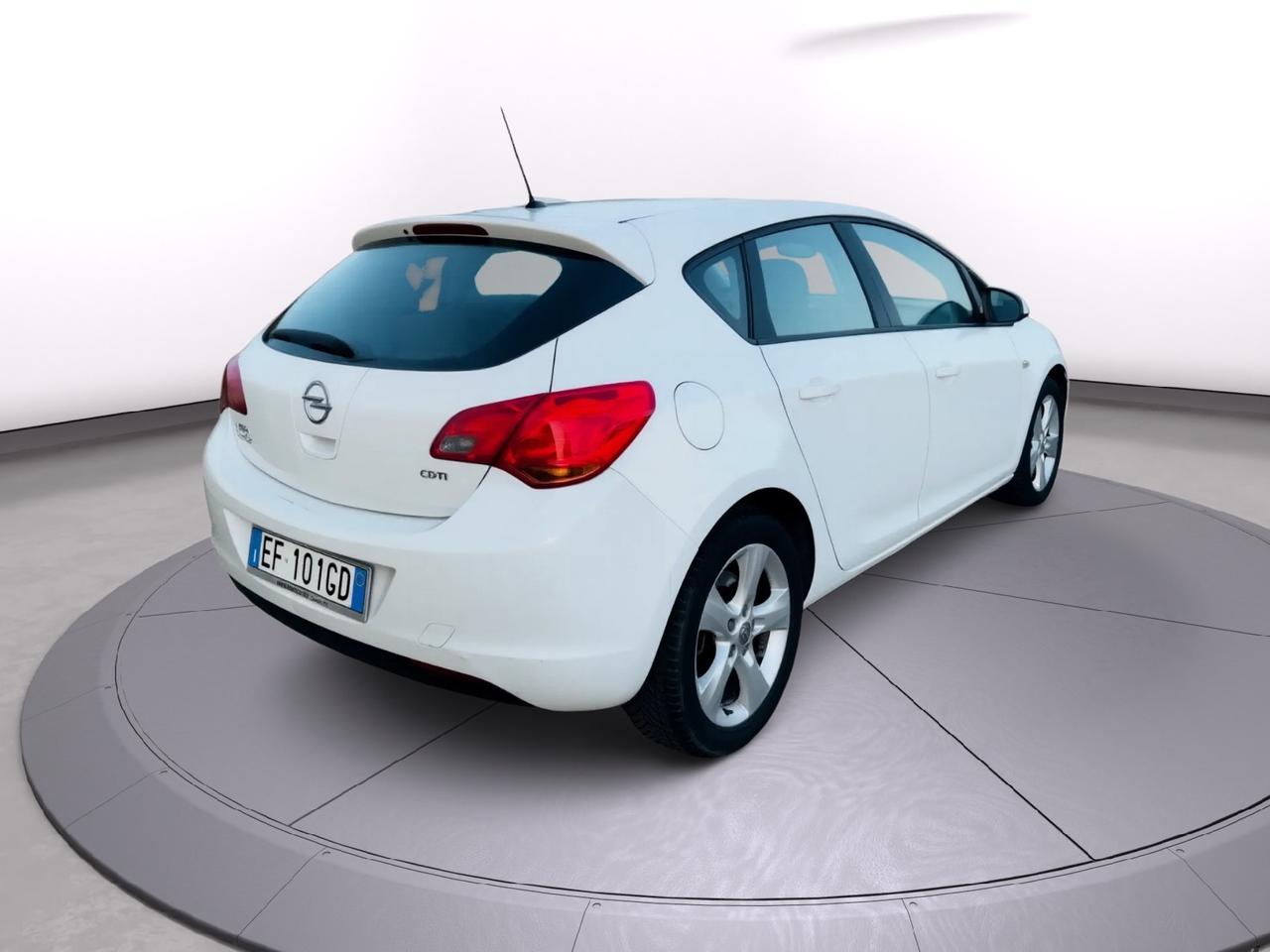 Opel Astra cosmo 1.7 CDTI anno 2011 neo patentati