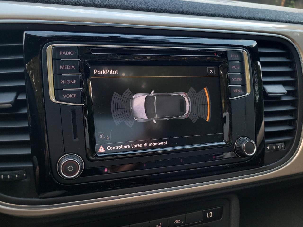 Volkswagen Maggiolino CABRIO 2.0 tdi CRUISE CARPLAY SENS. ANT+POST C.16"