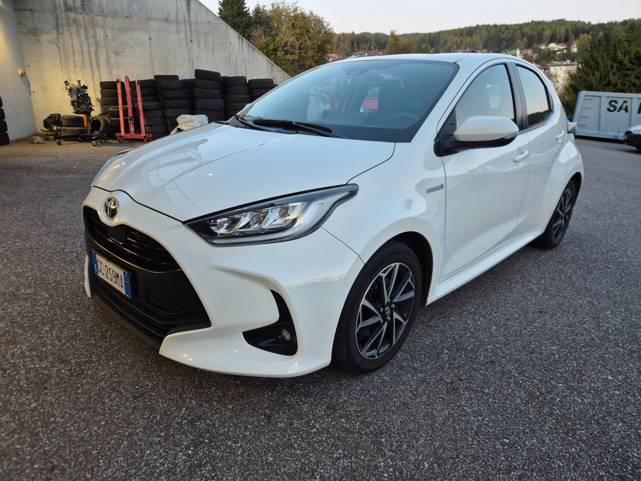 Toyota Yaris 1.5 Full Hybrid 5 porte Trend