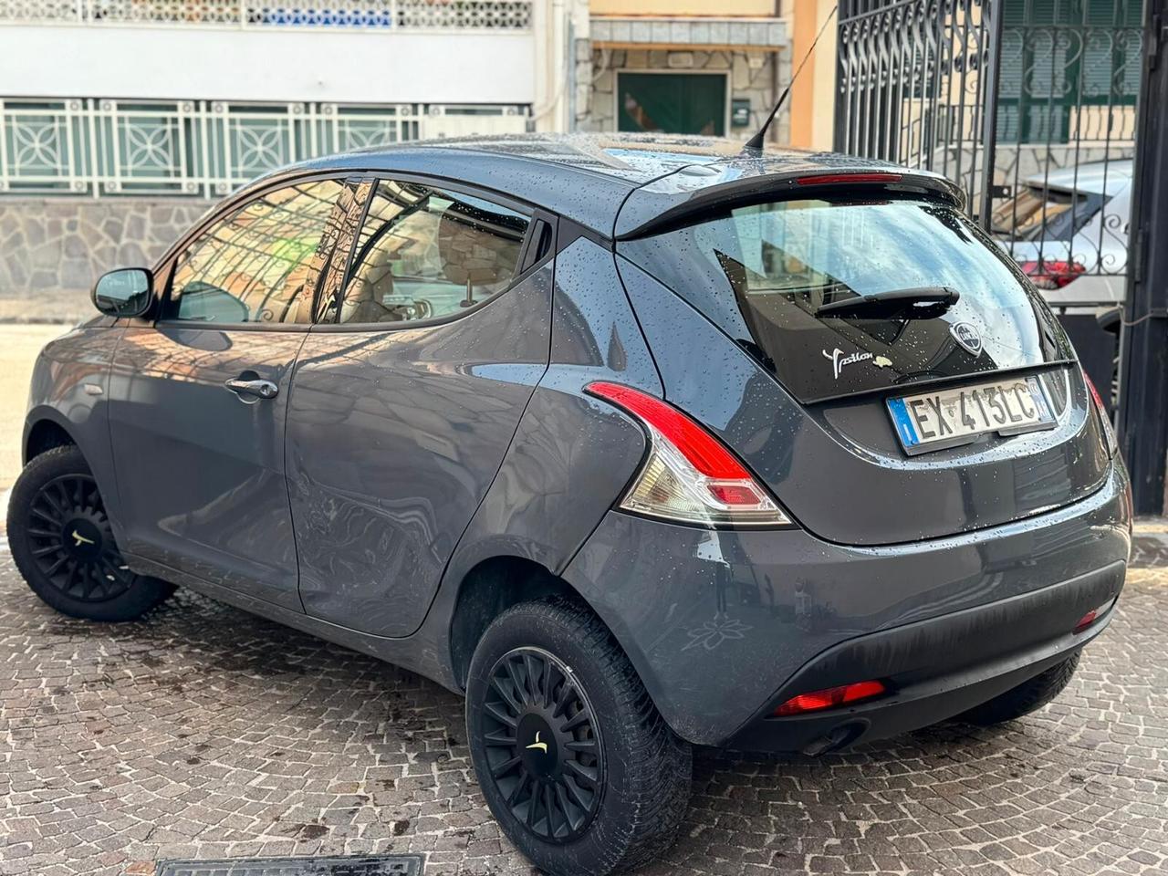 Lancia Ypsilon 0.9 TwinAir 85 CV 5 porte Metano Ecochic Gold