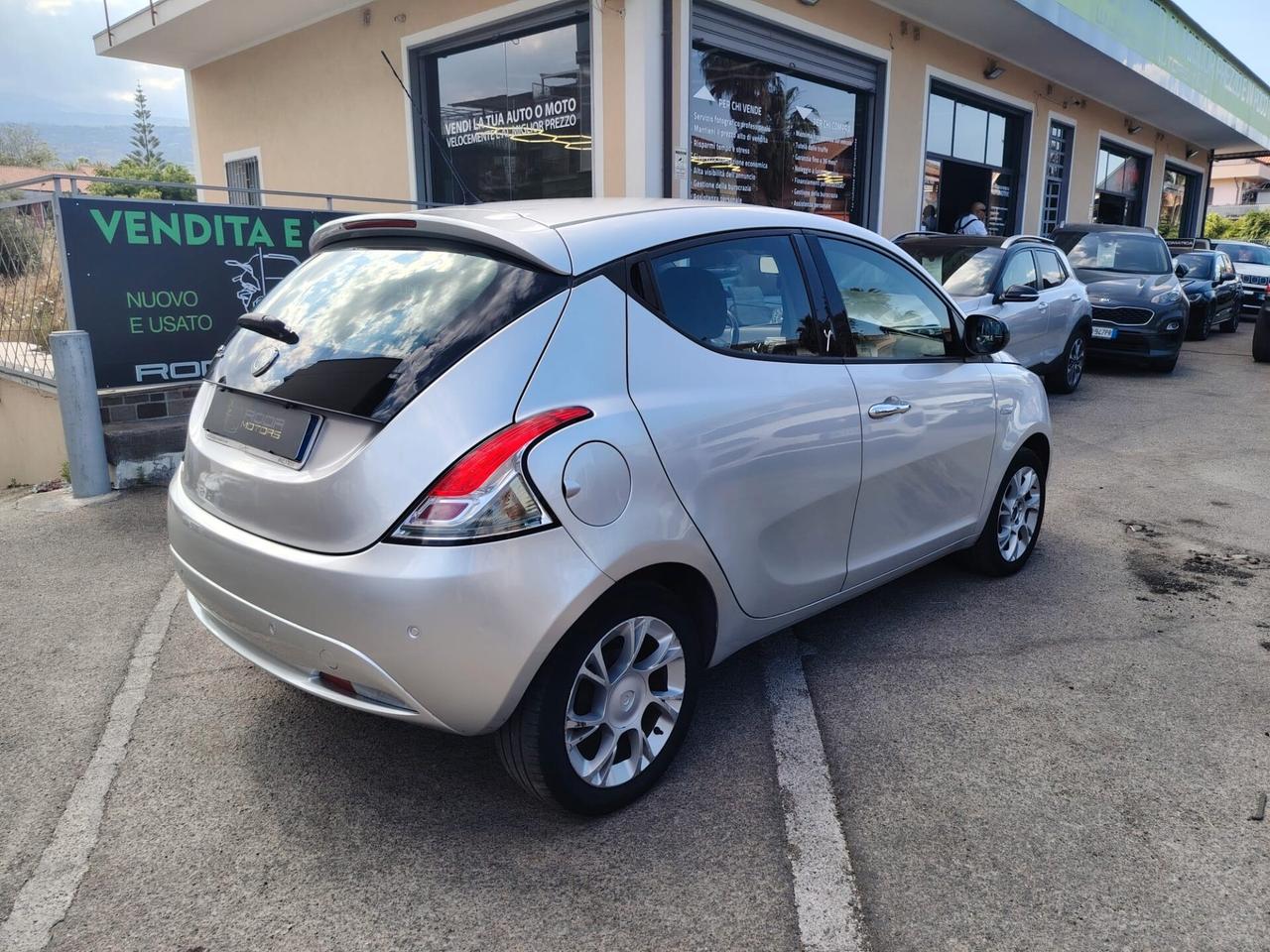 Lancia Ypsilon 1.2 69 CV 5 porte Gold