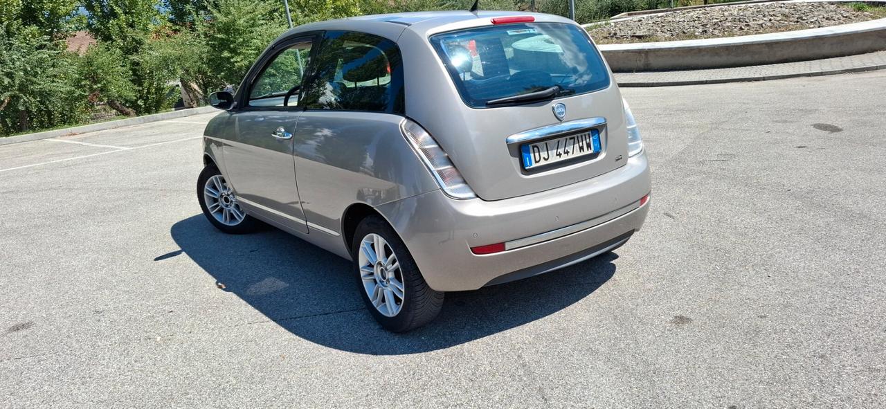 Lancia Ypsilon 1.3 MJT 90 CV Blue&Me