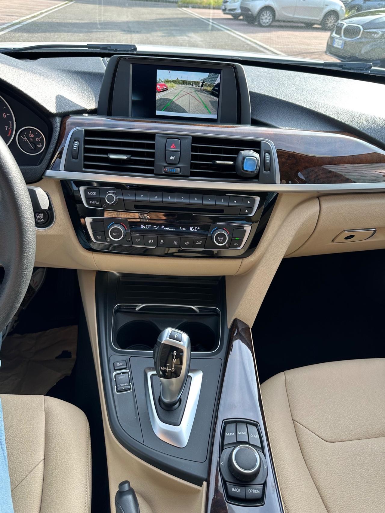 Bmw 320i berlina Business Advantage aut.