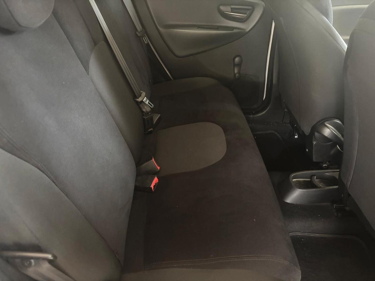 LANCIA YPSILON ANNO 2015 DS 1.3 MULTIJET ADATTA NEOPATENTATI KM 160 MILA