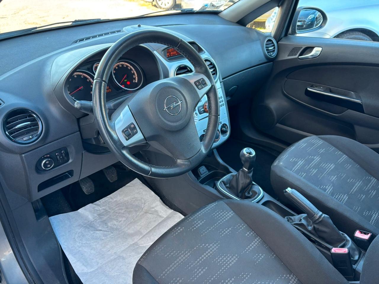 Opel Corsa 1.2 5 porte Cosmo