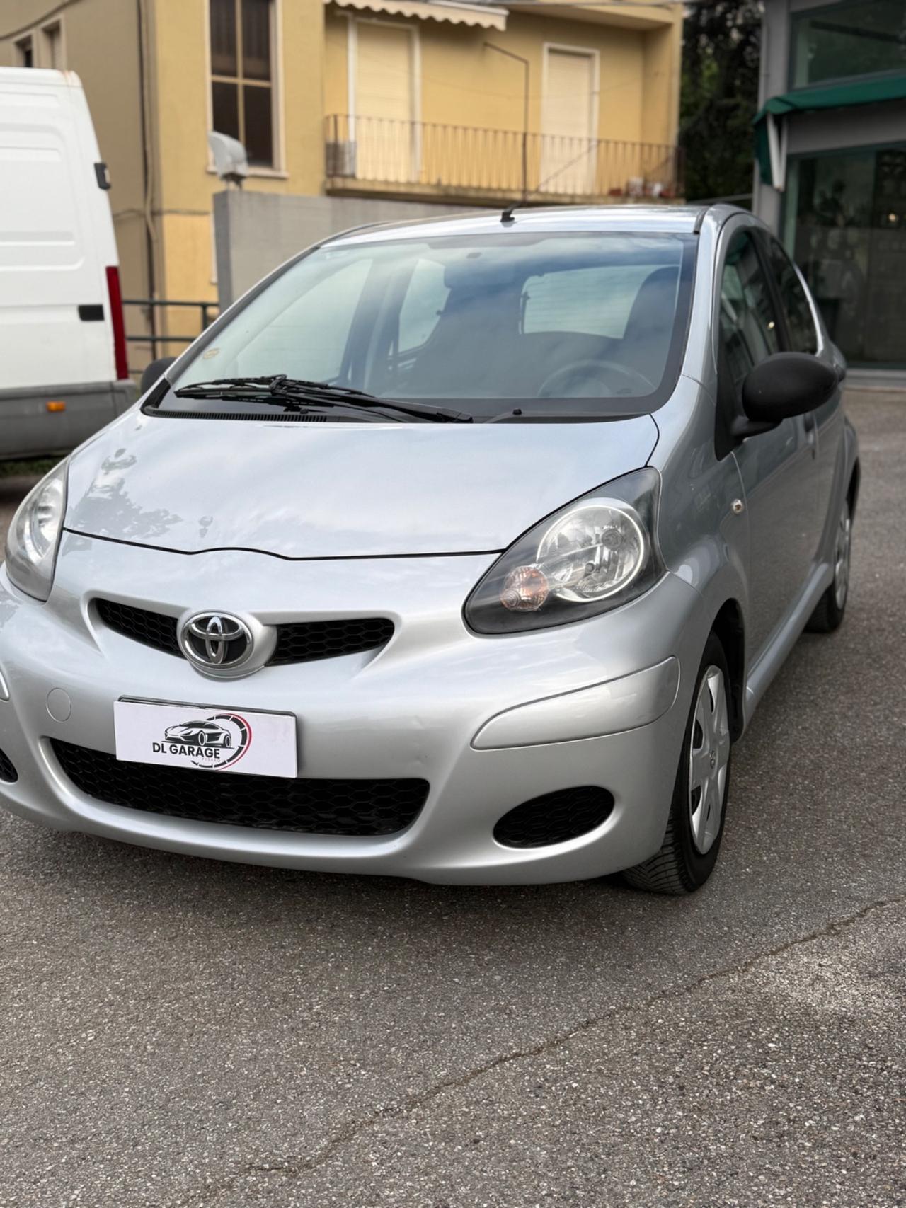 Toyota Aygo 1.0 12V VVT-i 5 porte Sol Connect