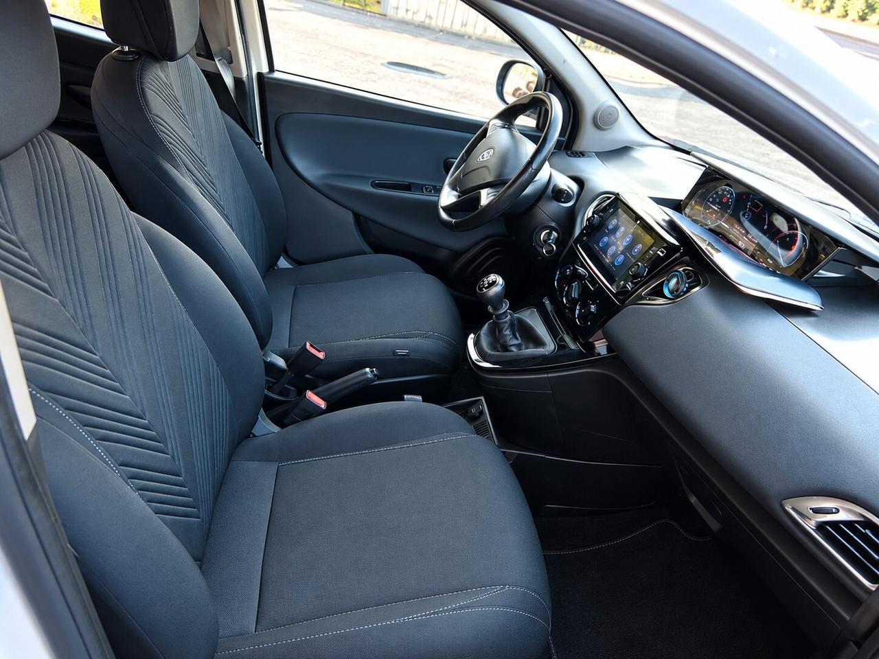 Lancia Ypsilon 1.0 FireFly 5 porte S&S Hybrid Ecochic Gold