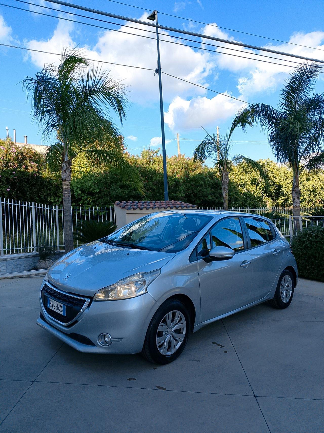 Peugeot 208 1.4 HDi 68 CV 5 porte Allure