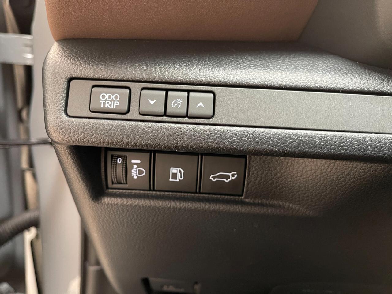 Lexus LBX Elegant hybrid 1.5 2wd e-cvt-Ok Neopat-LEGGI SOTTO