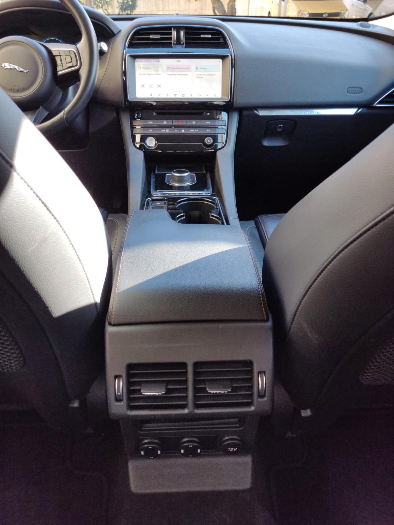 Jaguar F-Pace 2.0 D 180 CV AWD aut. Portfolio