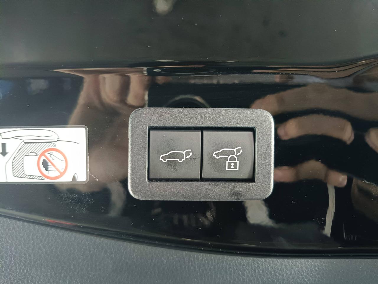 TOYOTA C-HR II 2023 - C-HR 2.0 phev Lounge Premiere fwd e-cvt