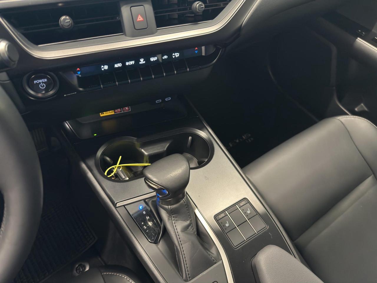 Lexus UX 250h 2.0 F-Design 2wd cvt