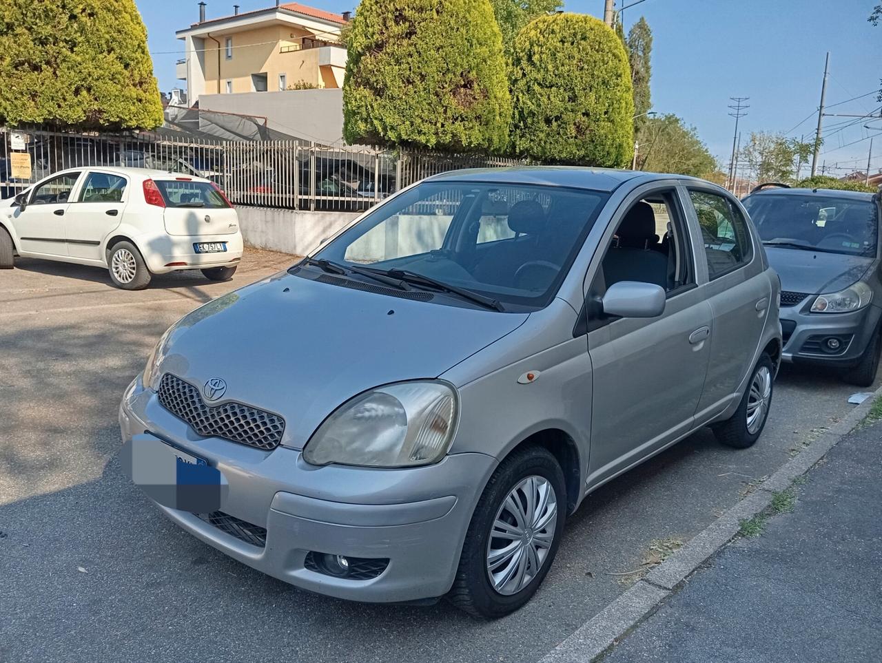 Toyota Yaris 1.0i 16V cat 5 porte Neopatentati