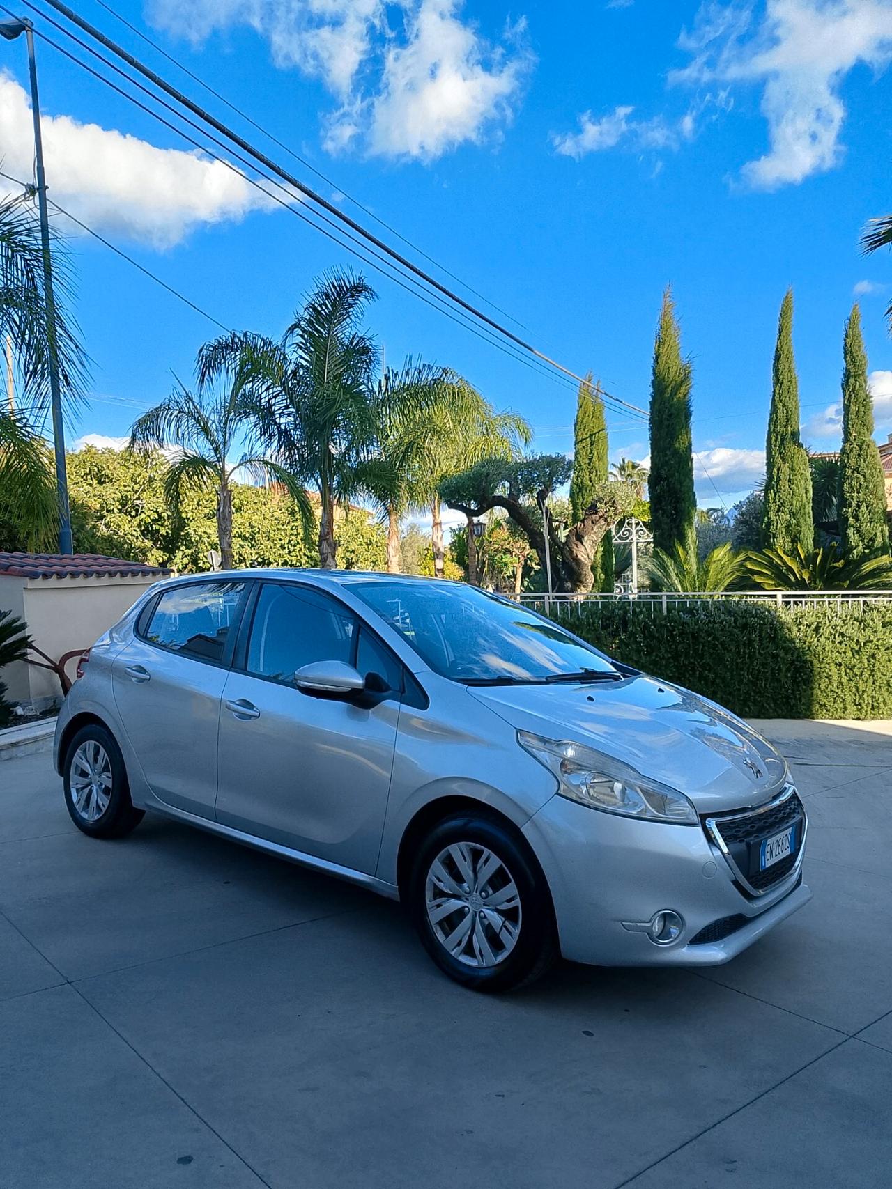 Peugeot 208 1.4 HDi 68 CV 5 porte Allure