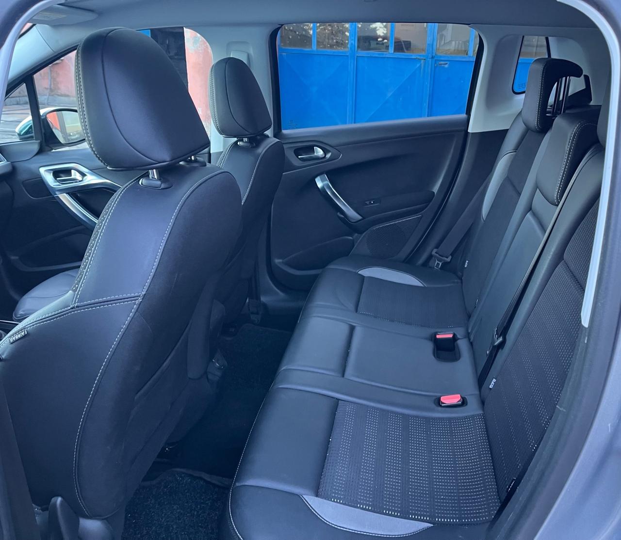 Peugeot 2008 BlueHDi 100 Allure-km192000-