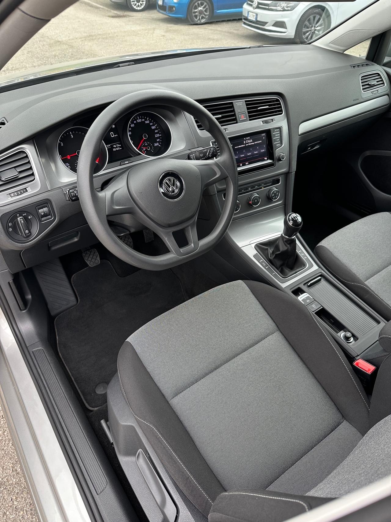 Volkswagen Golf Business 1.6 TDI BlueMotion Technology 35.000KM - 2015