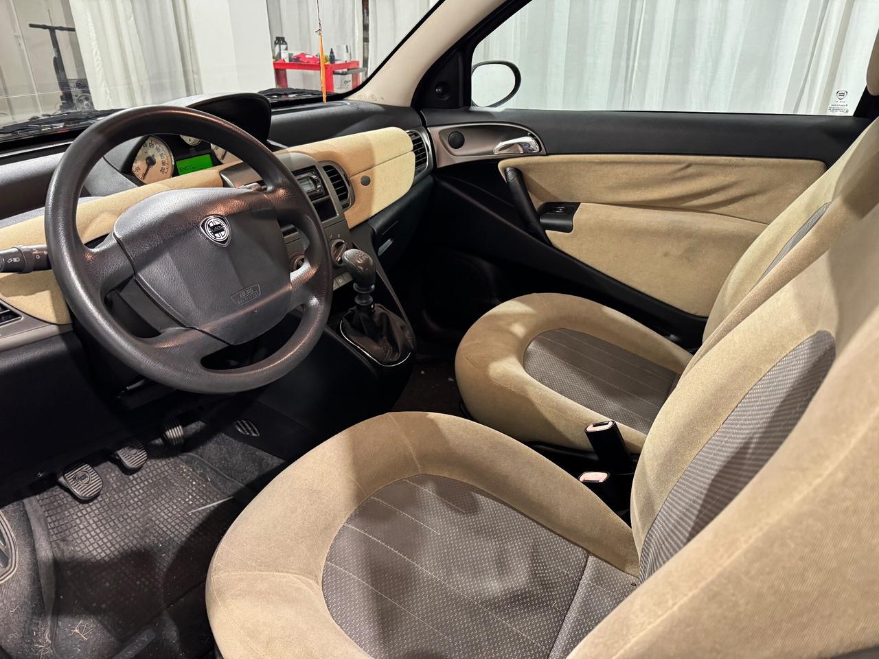 Lancia Ypsilon 1.2 16V Argento