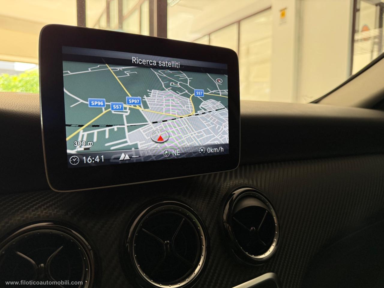 MERCEDES-BENZ GLA 180 d Automatic Business FARI LED - PACK SERIE SPECIALE
