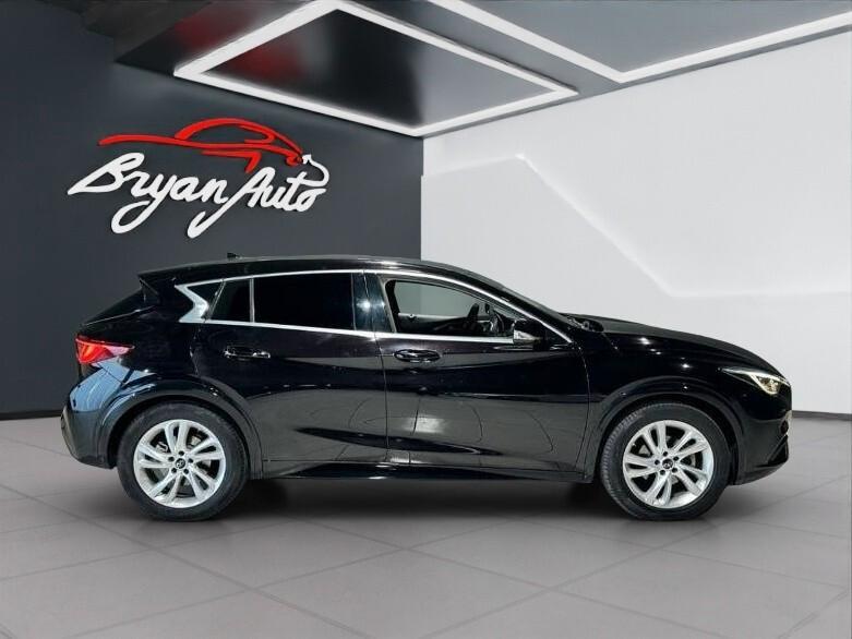 Infiniti Q30 1.5 diesel Premium Tech GALLERY WHITE
