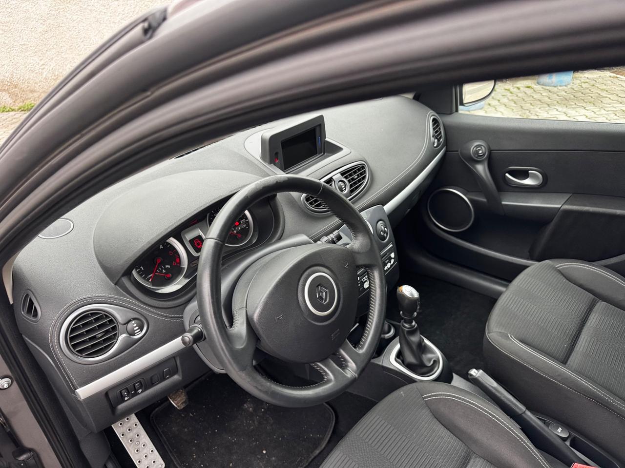 Renault Clio 1.5 dCi 85CV 5 porte con GANCIO TRAINO