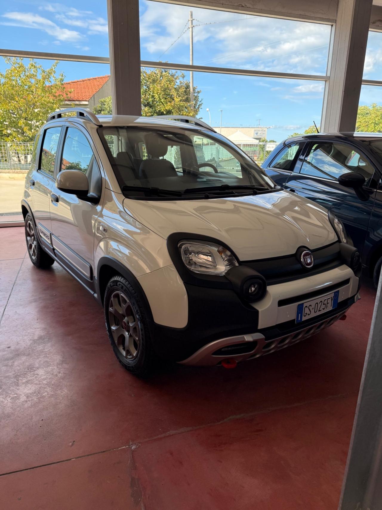 Solo da QUALITYCARS PESCARA Fiat Panda 1.0 FireFly S&S Hybrid City Cross