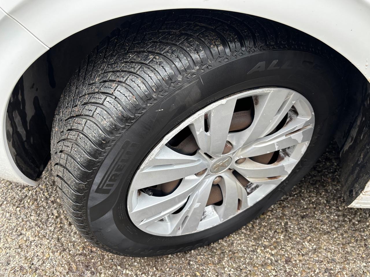 Peugeot 208 1.4 HDi 5 porte OK NEOPATENTATI