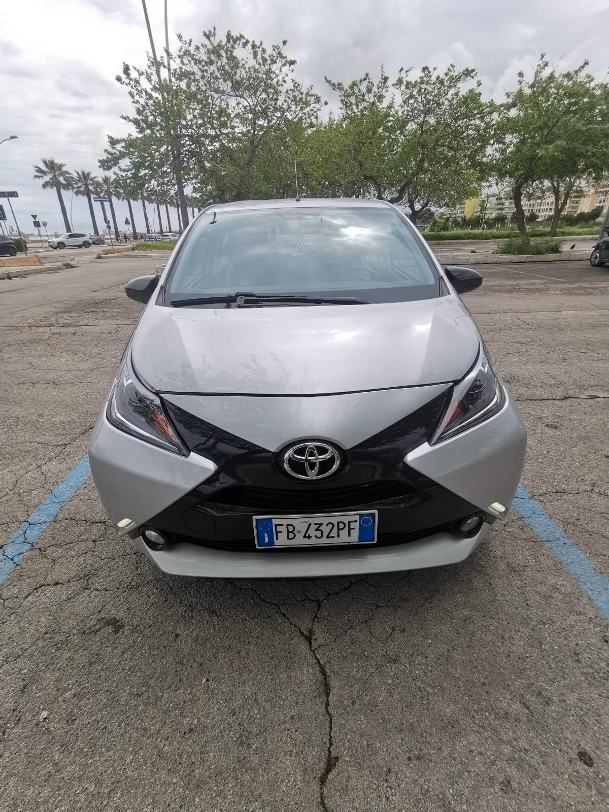 Toyota Aygo 1.0 VVT-i 69 CV 5P. x-wave 2015